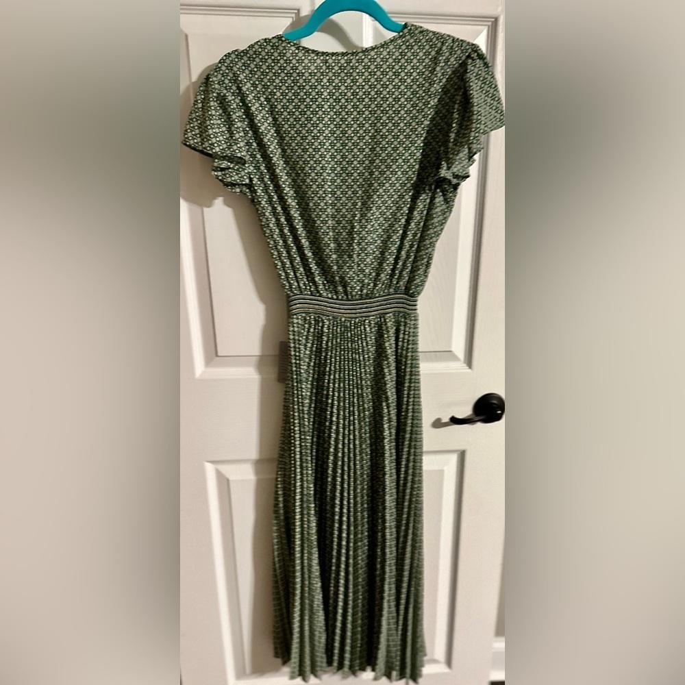 Max Studio Pleated Midi Dress — NWT Green Print Flutter Sleeve | Size S - Picture 9 of 11